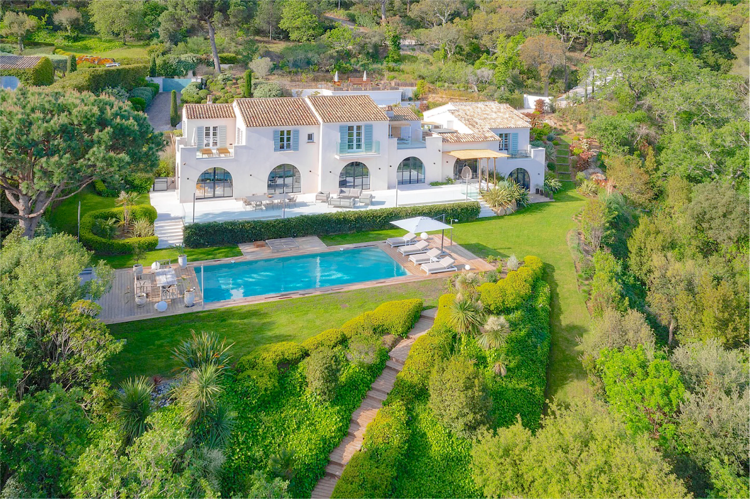 JAMES Immo Boutique - buy Luxury Real Estate Saint Tropez, buy Luxury Real Estate Ramatuelle, buy Luxury Real Estate Pampelonne, buy Luxury Real Estate, JAMES the BnB Butler Villa Juno Saint Tropez Engel & Völkers Saint Tropez Sotheby's Saint Tropez